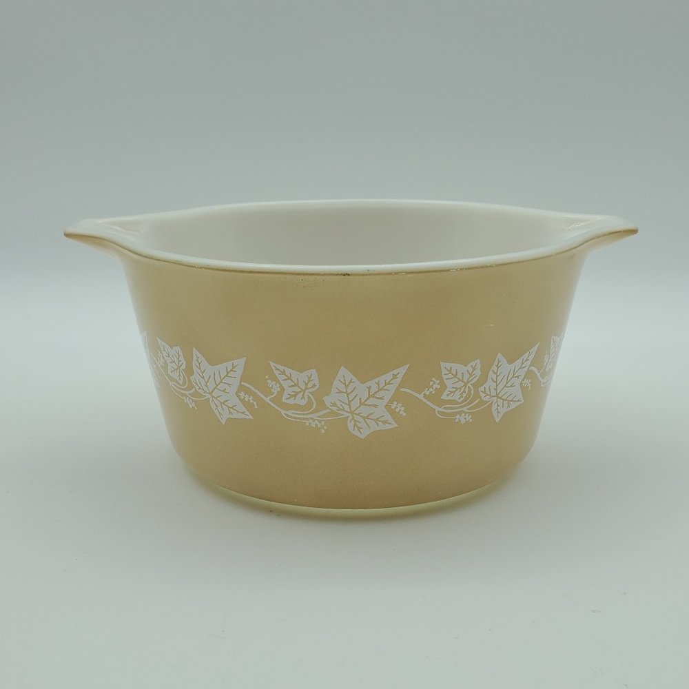Pyrex Sandalwood 473 1 Quart Casserole Dish White Leaves on Tan